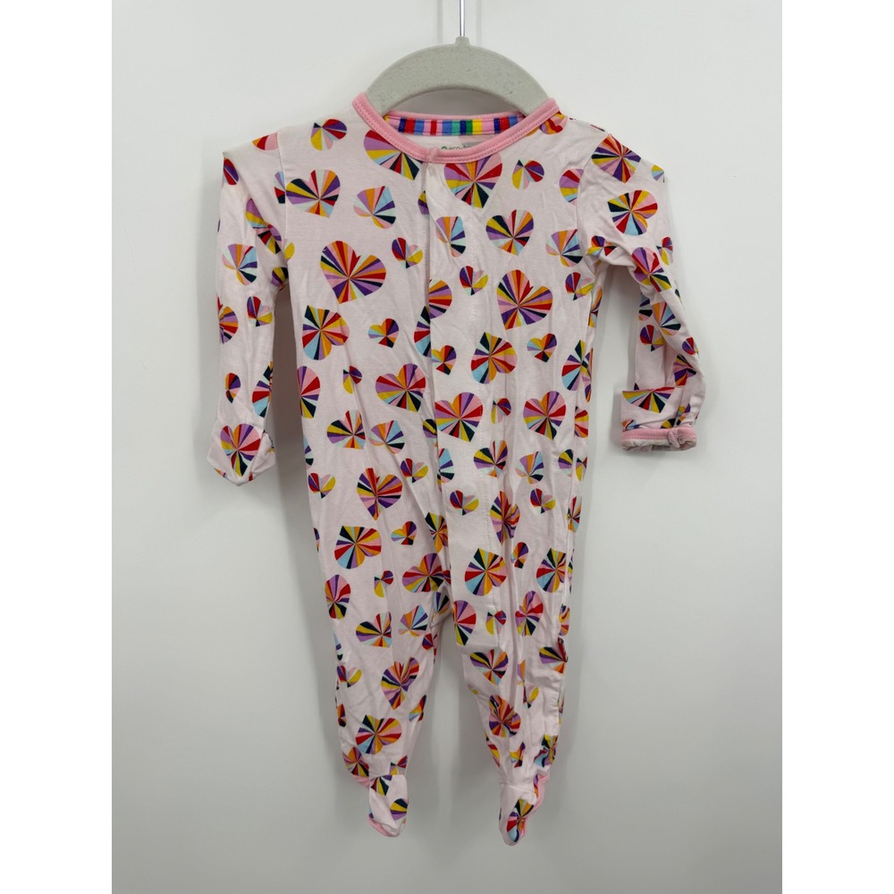Magnetic Me groove is in the Rainbow Heart Footie Sleeper 0-3M Pink Modal